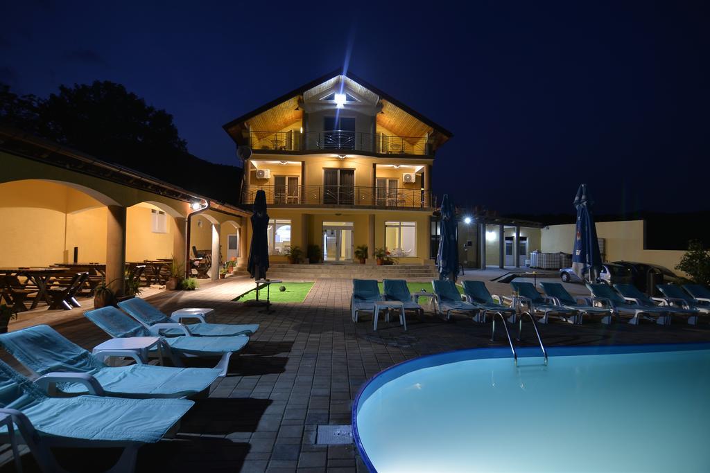Casa Marina Hotel Ieşelniţa Kültér fotó