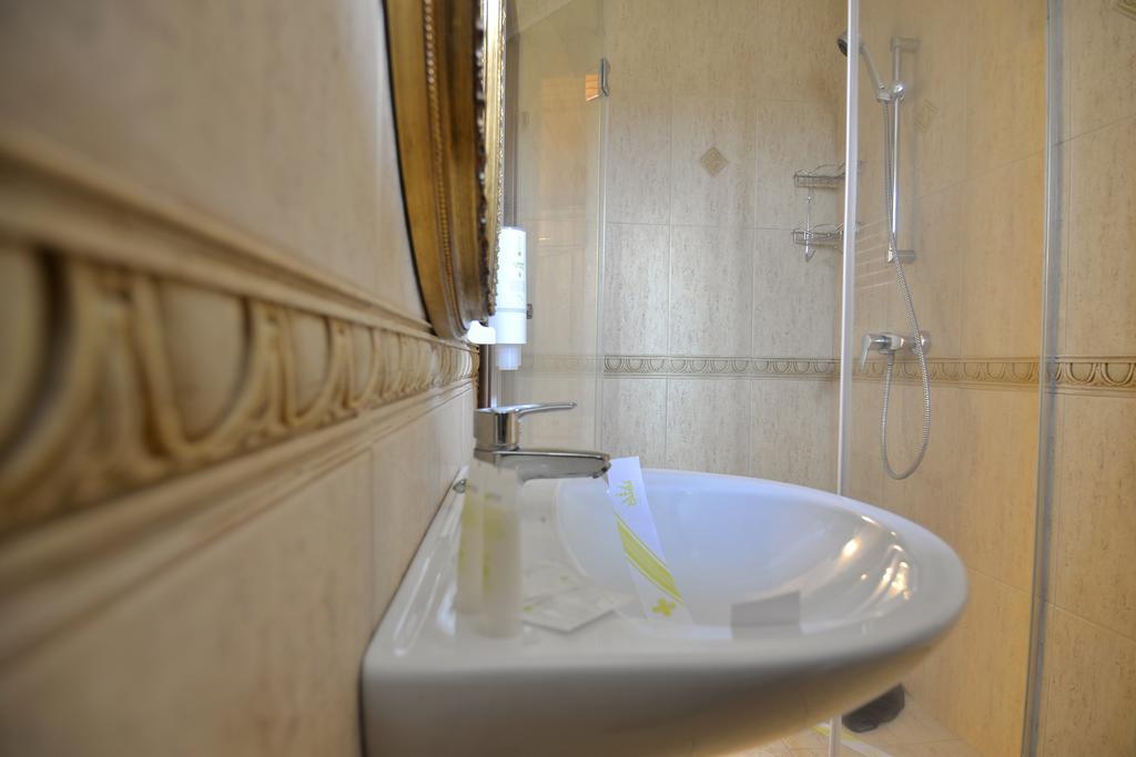 Casa Marina Hotel Ieşelniţa Kültér fotó