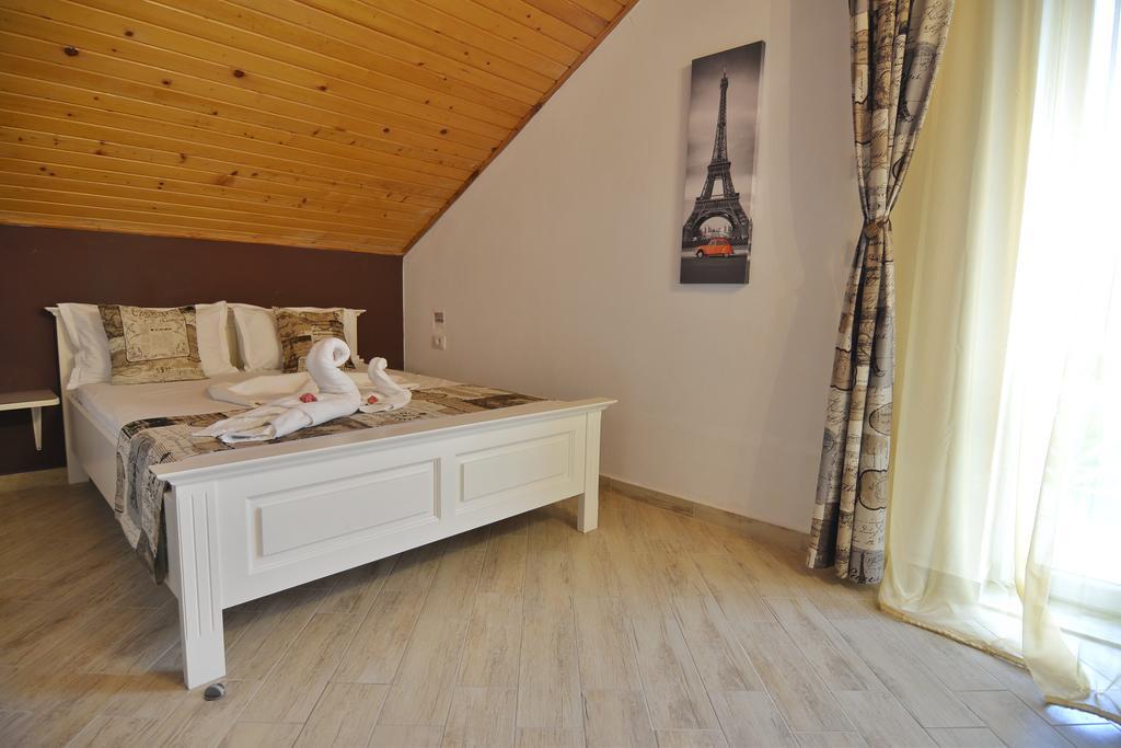 Casa Marina Hotel Ieşelniţa Kültér fotó